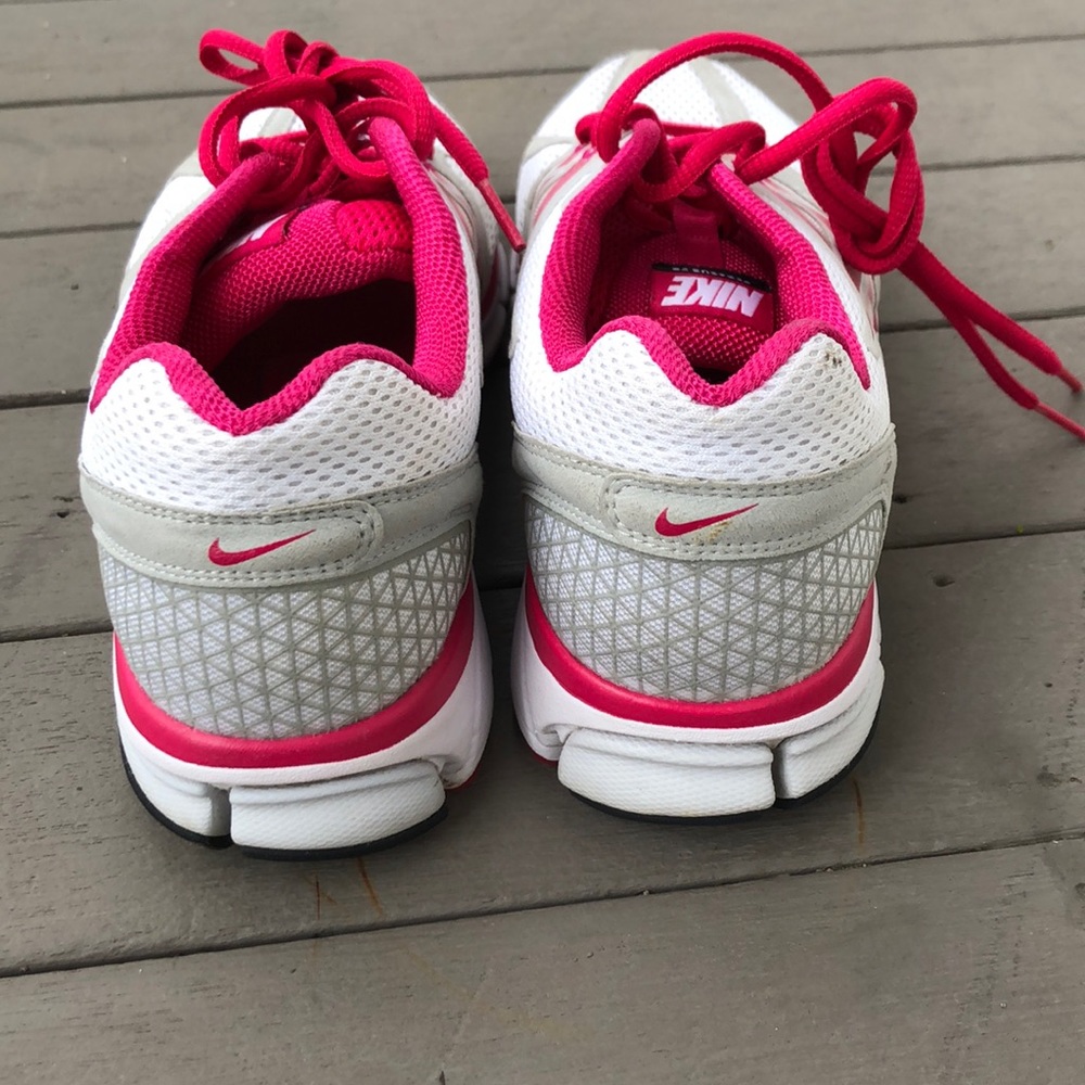 Nike sneakers only worn twice - Picture 4 of 6